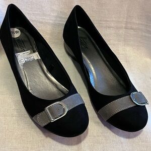 Seychelles Black with Gray Wedge Womens Shoes.